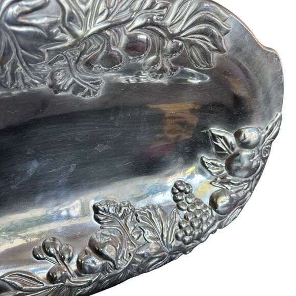 Tabletops Unlimited Aluminum Oval Platter Serving Bowl, 20" x 14 x 2 1/2" High - Picture 5 of 8